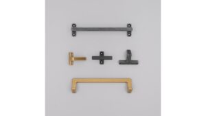 Griff Bogen Druckguss schwarz matt pulverbeschichtet - 46 mm lang  vor weißem Hintergrund