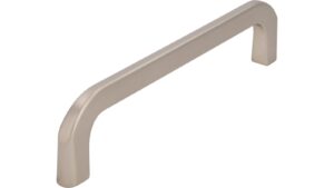 Griff Markt Indersdorf Druckguss edelstahleffekt - 139 mm lang  vor weißem Hintergrund