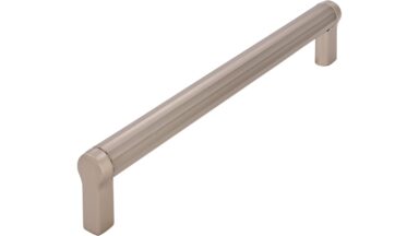 Griff Ruppichteroth Aluminium - Druckguss edelstahleffekt edelstahleffekt - 174 mm lang vor weißem Hintergrund