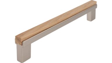 Griff Sülzetal Holz - Druckguss edelstahleffekt eiche natur lackiert - 188 mm lang  vor weißem Hintergrund