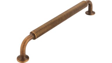 Griff Visselhövede Druckguss messing schwarz gebürstet - 176 mm lang vor weißem Hintergrund