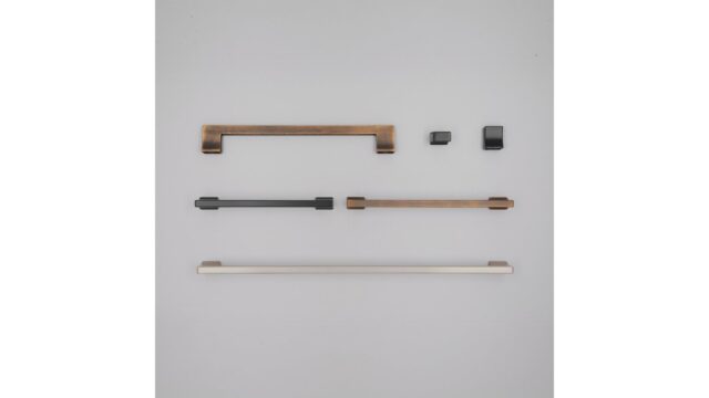 Knopf Höchst Druckguss schwarz matt pulverbeschichtet - 20 mm lang  vor weißem Hintergrund