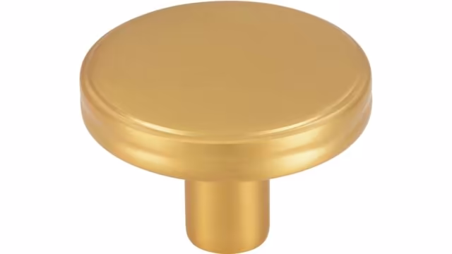 Knopf Kümmersbruck Druckguss gold matt gebürstet - 35 mm lang vor weißem Hintergrund