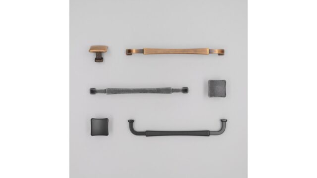 Knopf Wölfersheim Druckguss schwarz matt pulverbeschichtet - 30 mm lang  vor weißem Hintergrund
