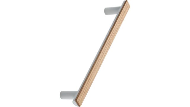 Griff BIS Eiche FSC 100%-Zink - Lackiert/Matt weiss NCS 0500 - 188 mm lang  vor weißem Hintergrund