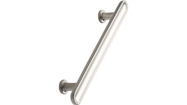 Griff CHATEAU Zink - Edelstahloptik - 180 mm lang  vor weißem Hintergrund