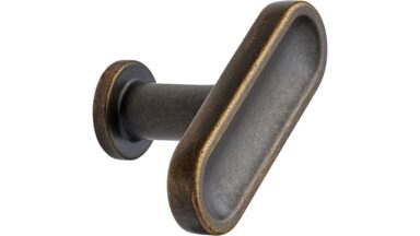 Knopf CHATEAU-T Zink - Braun antik - 52 mm lang vor weißem Hintergrund