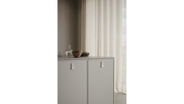 Griffleiste LEAF Zink - Beige Arizona - 43 mm lang  vor weißem Hintergrund