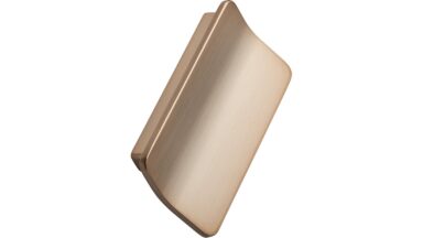 Griffleiste LEAF Zink - Messing gebürstet - 85 mm lang vor weißem Hintergrund