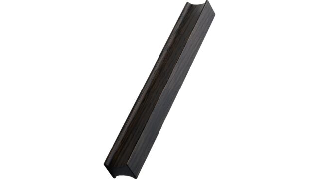 Griffleiste TRACK-WOOD Eiche FSC 100% - Dunkelbraun - 600 mm lang vor weißem Hintergrund