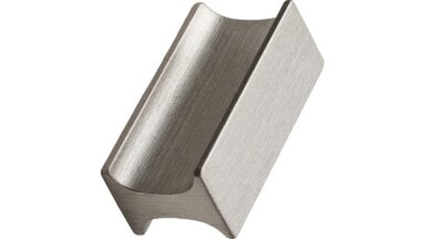 Griffleiste TRACK Aluminium - Edelstahloptik - 50 mm lang vor weißem Hintergrund