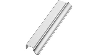 Griffleiste VOLET Aluminium - Edelstahloptik - 220 mm lang vor weißem Hintergrund