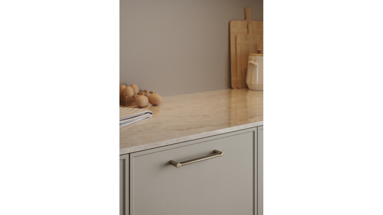 Griff FILO Zink - Messing gebürstet - 173 mm lang  vor weißem Hintergrund