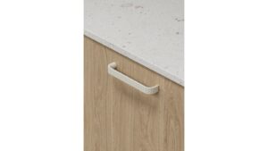 Griff LACE Zink - Beige - 171 mm lang  vor weißem Hintergrund