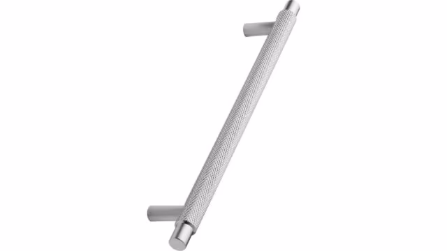 Griff MANOR-LONG Aluminium-Zink - Edelstahloptik - 694 mm lang  vor weißem Hintergrund
