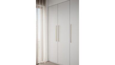 Griff MANOR-LONG Aluminium-Zink - Gold - 694 mm lang  vor weißem Hintergrund