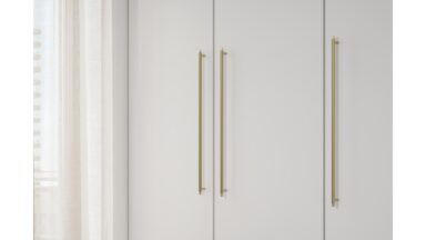 Griff MANOR-LONG Aluminium-Zink - Gold - 694 mm lang  vor weißem Hintergrund
