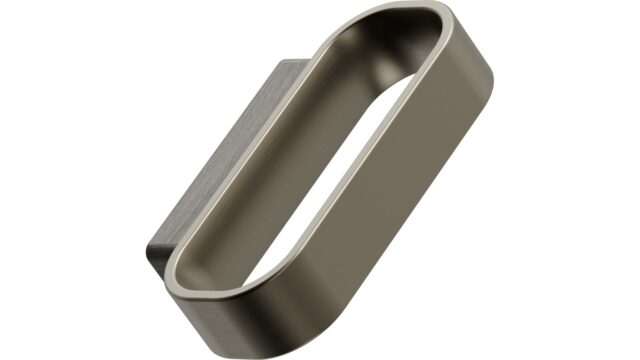 Griff RACE Eiche FSC 100%-Zink - Dunkelbraun/Messing gebürstet - 64 mm lang  vor weißem Hintergrund