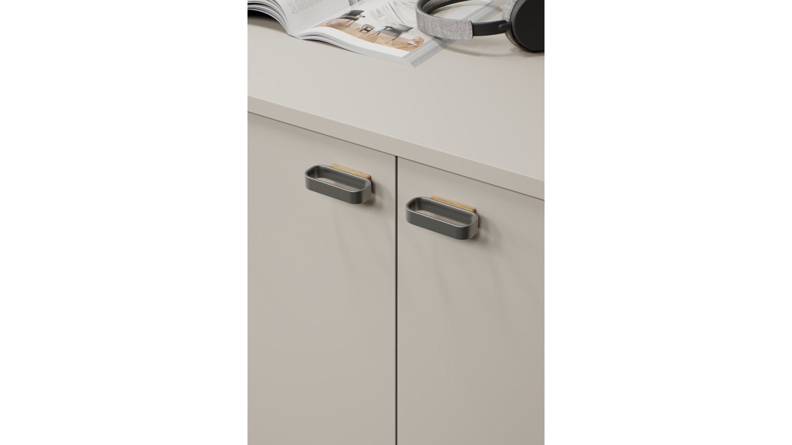 Griff RACE Eiche FSC 100%-Zink - Lackiert/Edelstahloptik - 64 mm lang  vor weißem Hintergrund