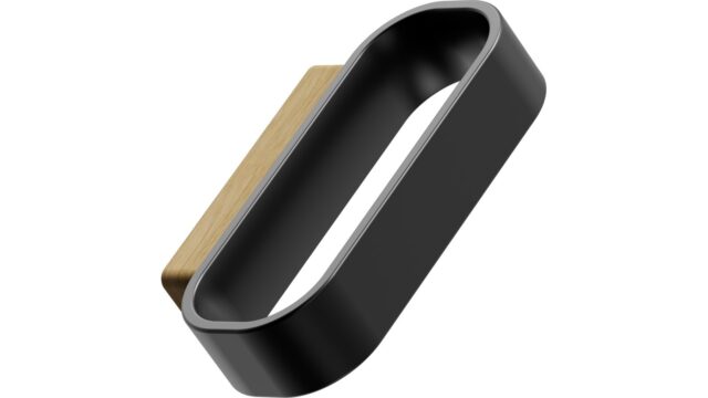 Griff RACE Eiche FSC 100%-Zink - Lackiert/Schwarz matt - 64 mm lang  vor weißem Hintergrund