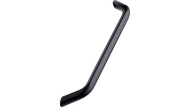 Griff SPACE Aluminium - Schwarz pulverbeschichtet - 337 mm lang vor weißem Hintergrund