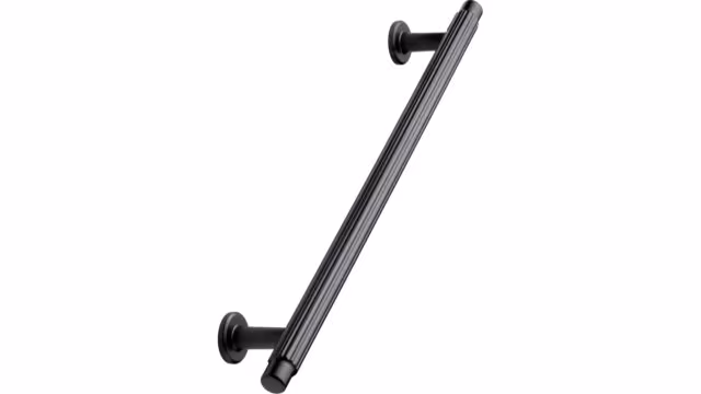 Griff VILLA-LONG Aluminium-Zink - Gun-metal - 690 mm lang  vor weißem Hintergrund