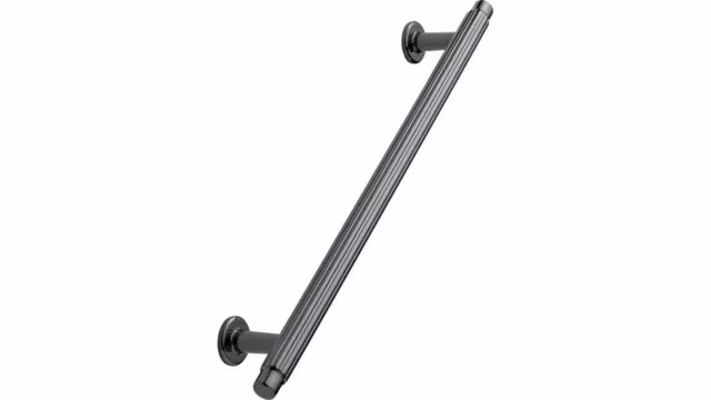 Griff VILLA-LONG Aluminium-Zink - Schwarz Nickel - 690 mm lang  vor weißem Hintergrund
