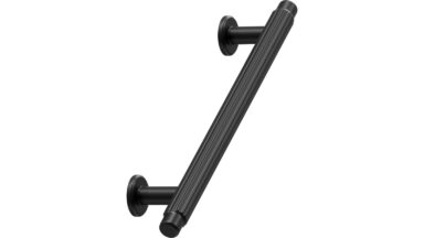 Griff VILLA Zink - Schwarz matt - 242 mm lang  vor weißem Hintergrund
