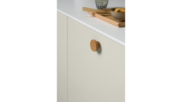 Knopf CIRCLE Eiche FSC 100% - Lackiert - 50 mm lang  vor weißem Hintergrund