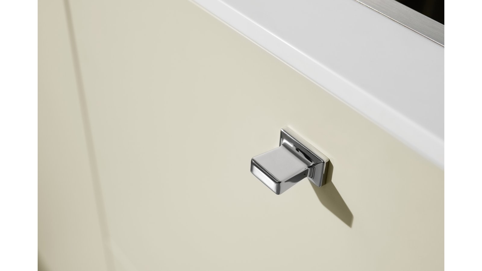 Knopf HERITAGE-KNOB Zink - Glanz Nickel - 36 mm lang  vor weißem Hintergrund