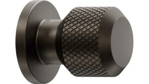 Knopf MANOR-ROUND Zink - Mattbronze - 30 mm lang  vor weißem Hintergrund