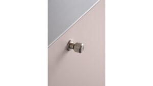 Knopf MANOR-ROUND Zink - Edelstahloptik - 30 mm lang  vor weißem Hintergrund