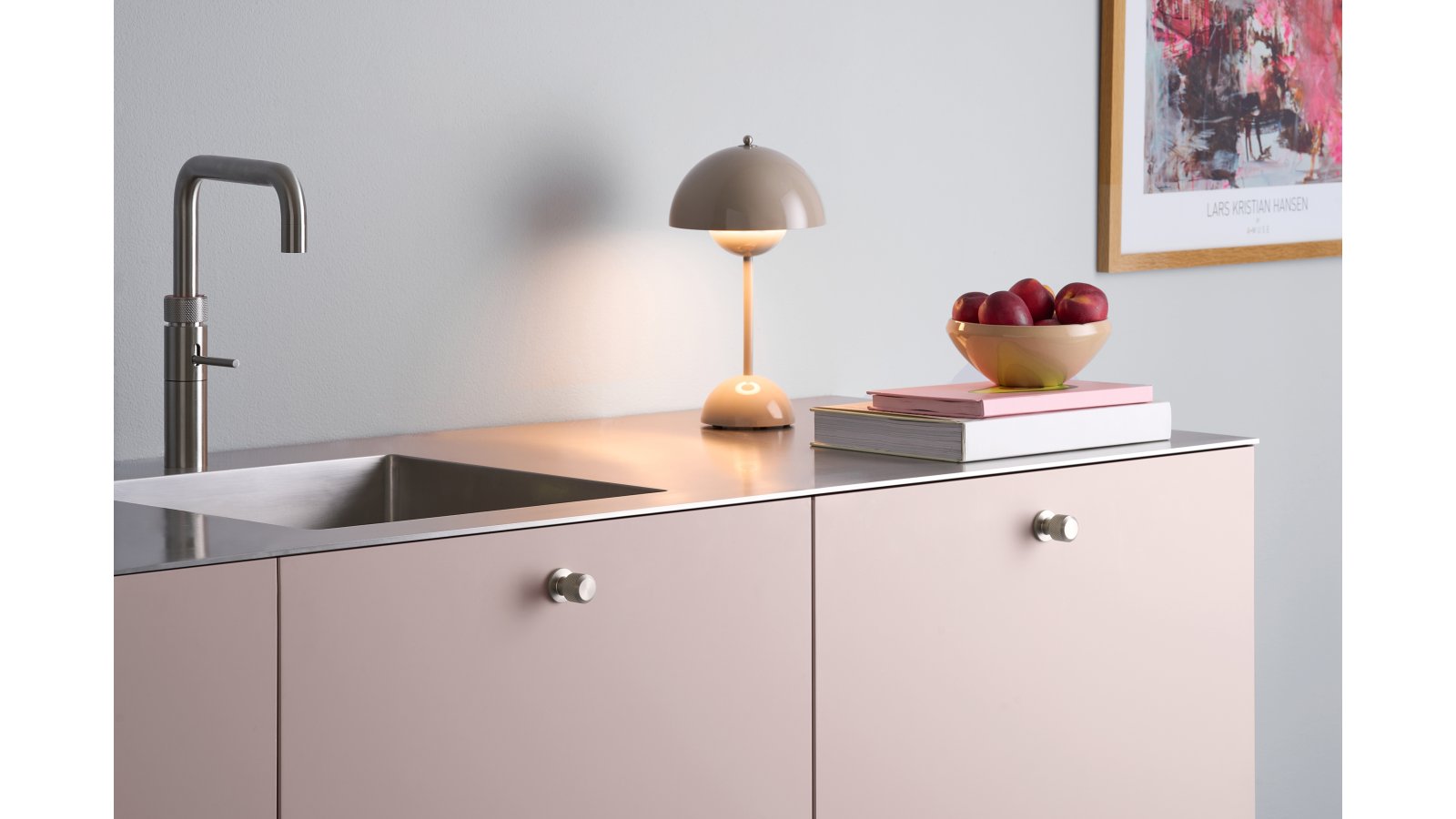 Knopf MANOR-ROUND Zink - Edelstahloptik - 30 mm lang  vor weißem Hintergrund