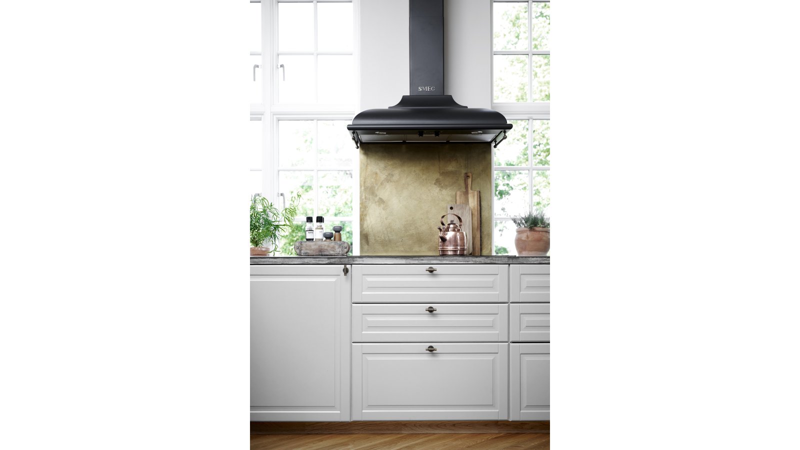 Knopf MANOR-T Zink - Messing antik - 54 mm lang  vor weißem Hintergrund