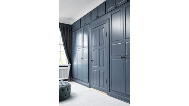 Knopf MANOR-T Zink - Messing antik - 54 mm lang  vor weißem Hintergrund