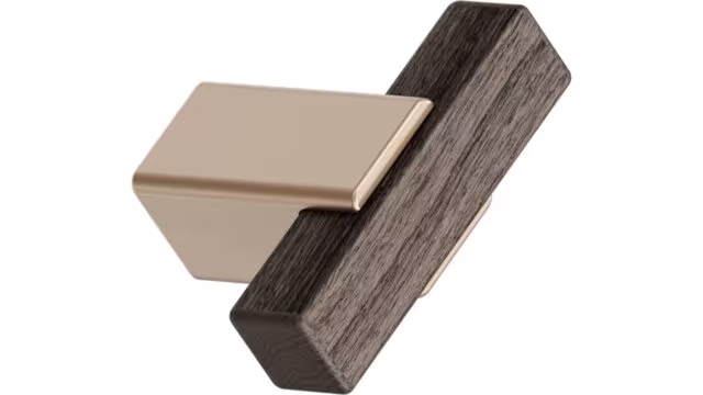 Knopf SEGMENT-KNOB Eiche FSC 100%-Zink - Dunkelbraun/Messing gebürstet - 44 mm lang vor weißem Hintergrund