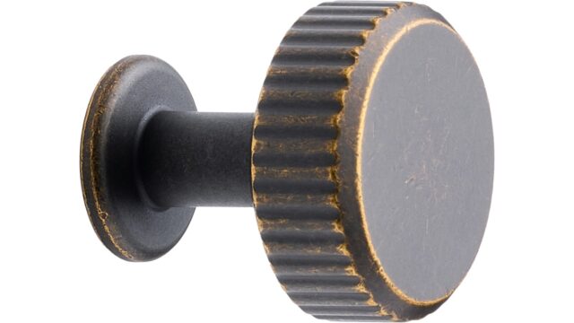 Knopf VILLA-ROUND Zink - Braun antik - 30 mm lang vor weißem Hintergrund