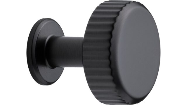 Knopf VILLA-ROUND Zink - Gun-metal - 30 mm lang vor weißem Hintergrund