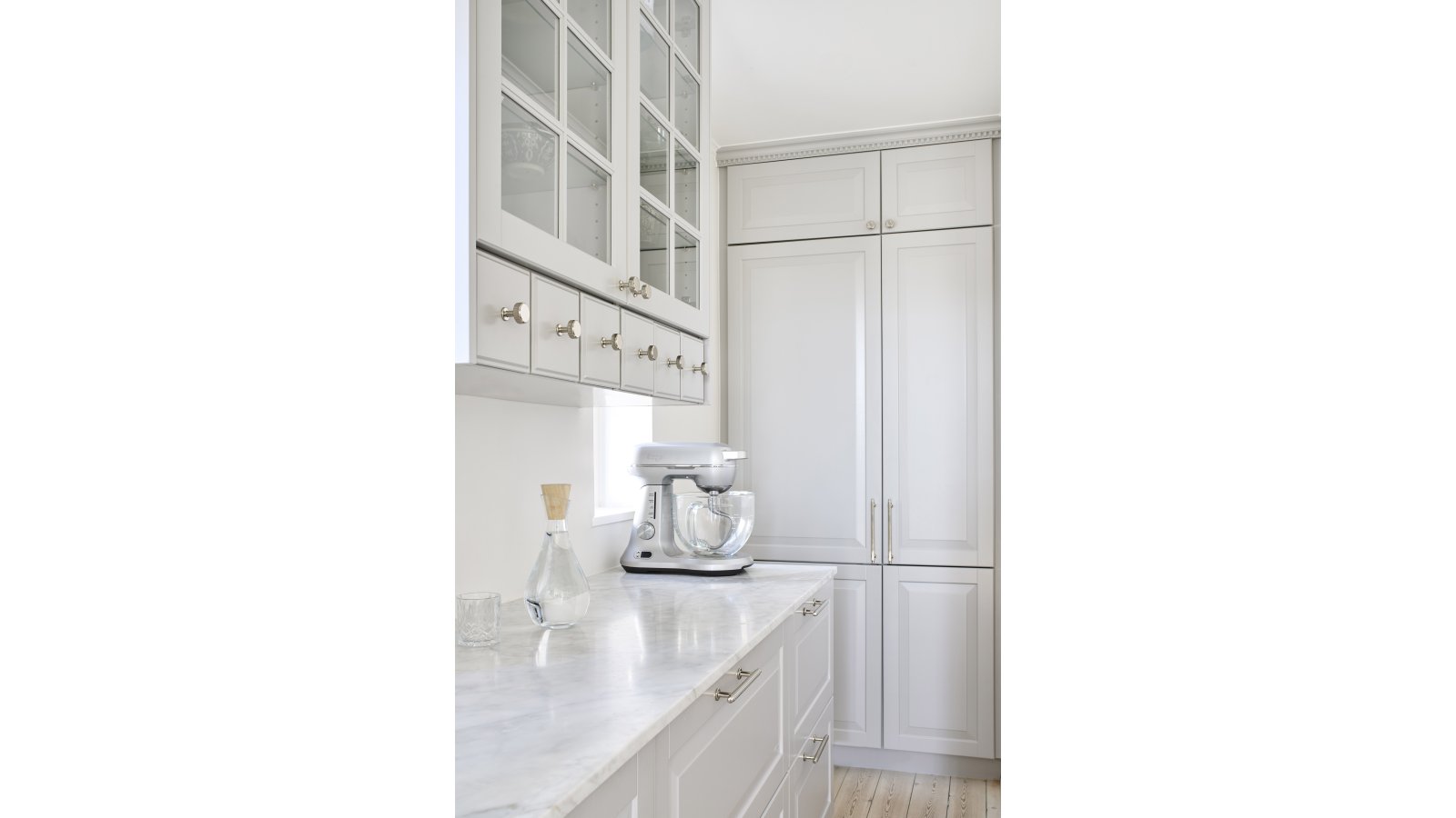 Moebelknopf-VILLA-ROUND-nickel-Zinkdruckguss-laenge-30-FP-000929-anwendung-13 Knopf VILLA-ROUND Zink - Glanz Nickel - 30 mm lang vor weißem Hintergrund