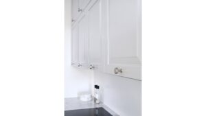 Moebelknopf-VILLA-ROUND-nickel-Zinkdruckguss-laenge-30-FP-000929-anwendung-5 Knopf VILLA-ROUND Zink - Glanz Nickel - 30 mm lang vor weißem Hintergrund