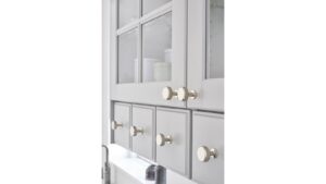 Moebelknopf-VILLA-ROUND-nickel-Zinkdruckguss-laenge-30-FP-000929-anwendung-8 Knopf VILLA-ROUND Zink - Glanz Nickel - 30 mm lang vor weißem Hintergrund