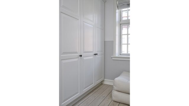 Knopf VILLA-ROUND Zink - Schwarz Nickel - 30 mm lang  vor weißem Hintergrund
