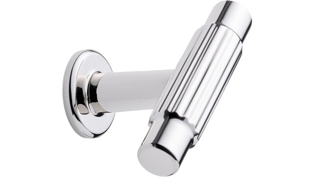 Knopf VILLA-T Zink - Glanz Nickel - 50 mm lang vor weißem Hintergrund