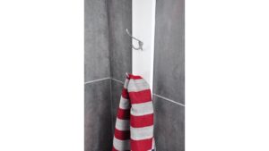 Haken Gaggenau Druckguss silber natur glänzend - 108 mm lang  vor weißem Hintergrund