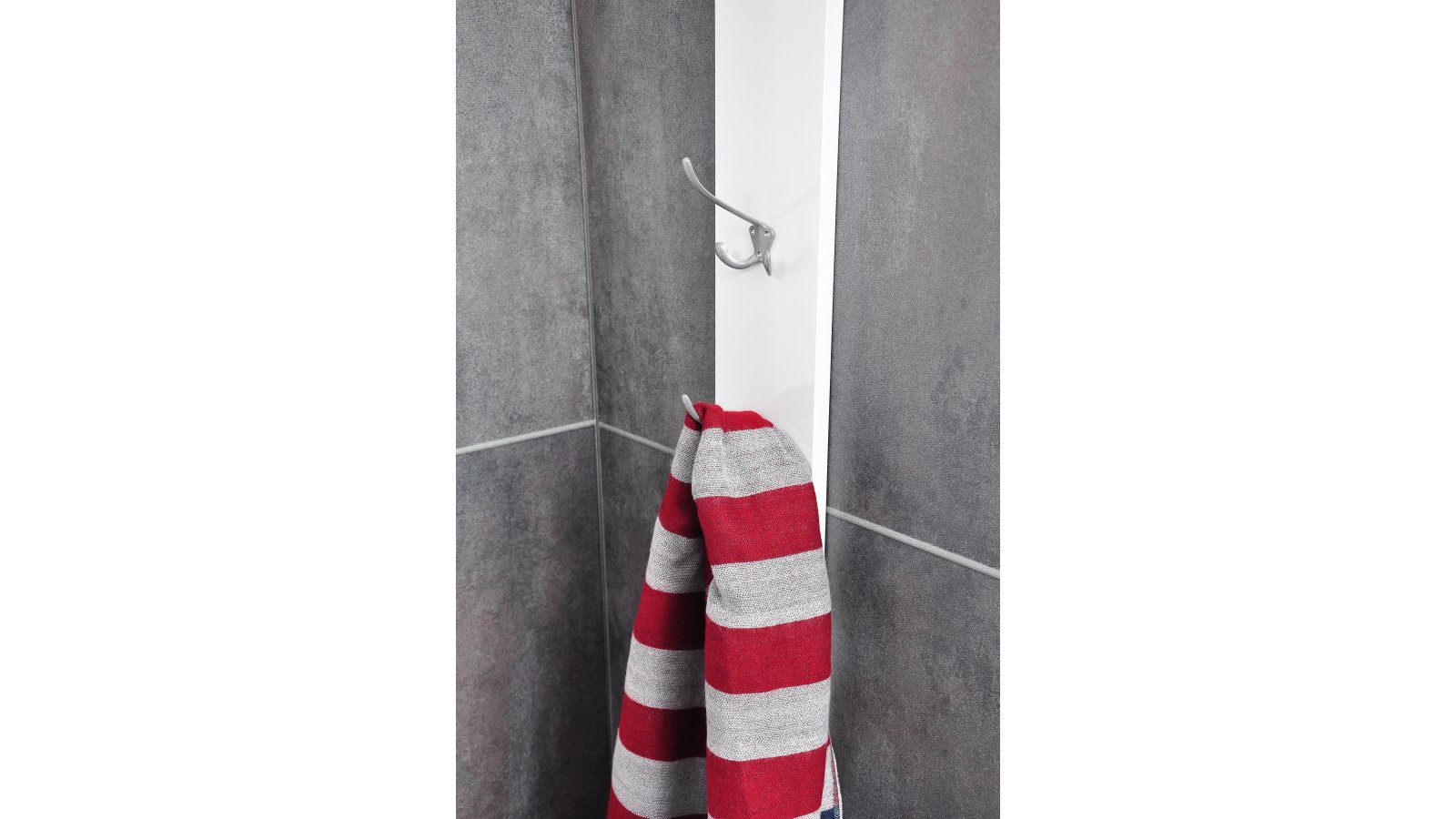 Haken Gaggenau Druckguss silber natur glänzend - 108 mm lang  vor weißem Hintergrund