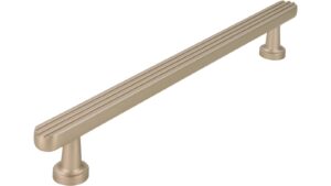 Stangengriff Georgsmarienhütte Druckguss edelstahleffekt - 198 mm lang  vor weißem Hintergrund