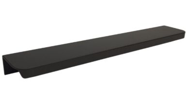 Griffleiste Breckerfeld aluminium - Schwarz matt pulverbeschichtet B50 Radius R10 - 212 mm lang  vor weißem Hintergrund