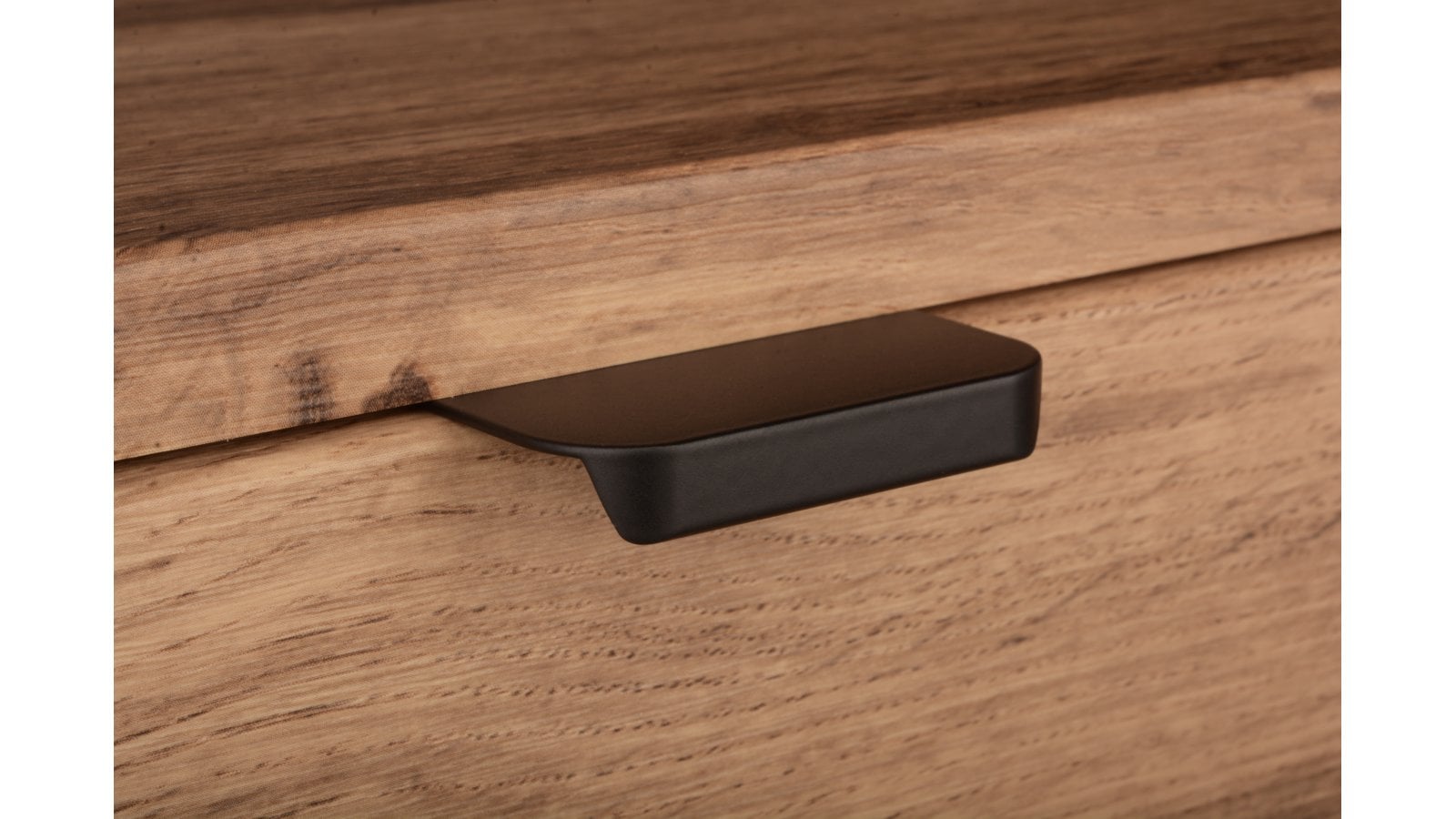 Griffleiste Breckerfeld aluminium - Schwarz matt pulverbeschichtet B50 Radius R10 - 52 mm lang  vor weißem Hintergrund