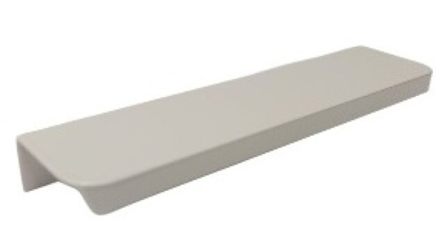 Griffleiste Breckerfeld aluminium - Weiß seidenmatt Pulverbeschichtung PB0 Radius R10 - 148 mm lang vor weißem Hintergrund