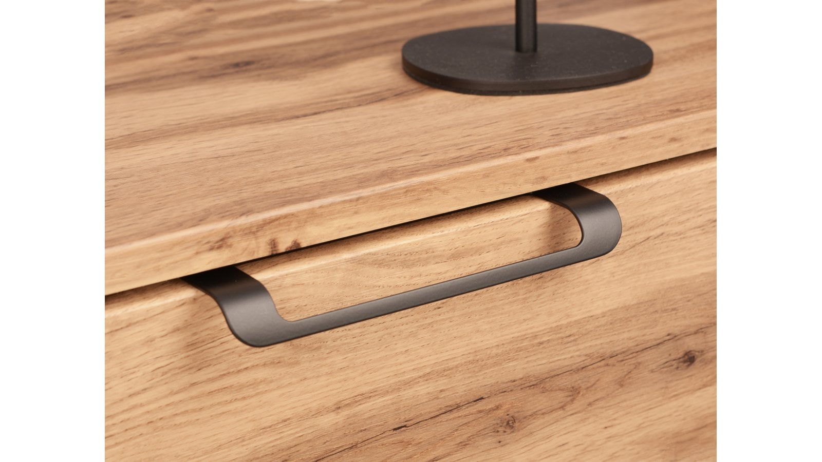 Griffleiste Ochsenhausen Metall - Schwarz matt Pulverbeschichtung - 180 mm lang  vor weißem Hintergrund